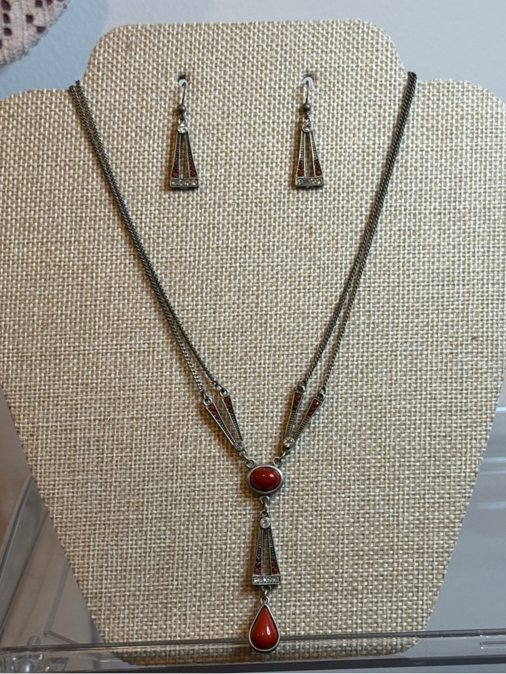 Estate find 👀 Pendant Necklace and Earring Set